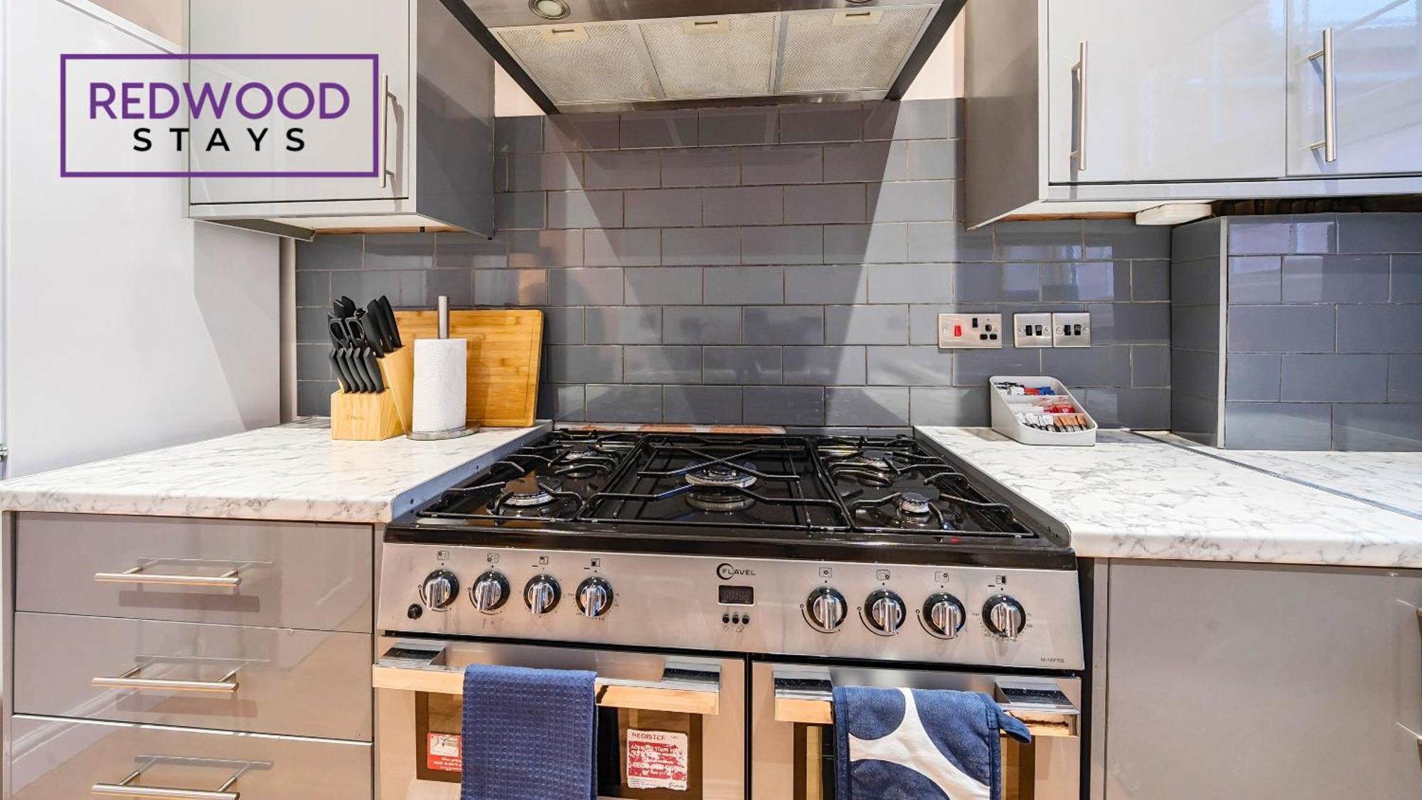 Newly Refurbished Spacious Serviced Apartment For Contractors And Families, Free Wifi & Netflix By Redwood Stays Farnborough  Kültér fotó
